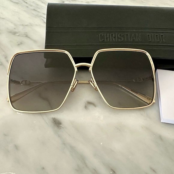 Like new Dior EverDior polarized sunglasses. - Picture 1 of 5
